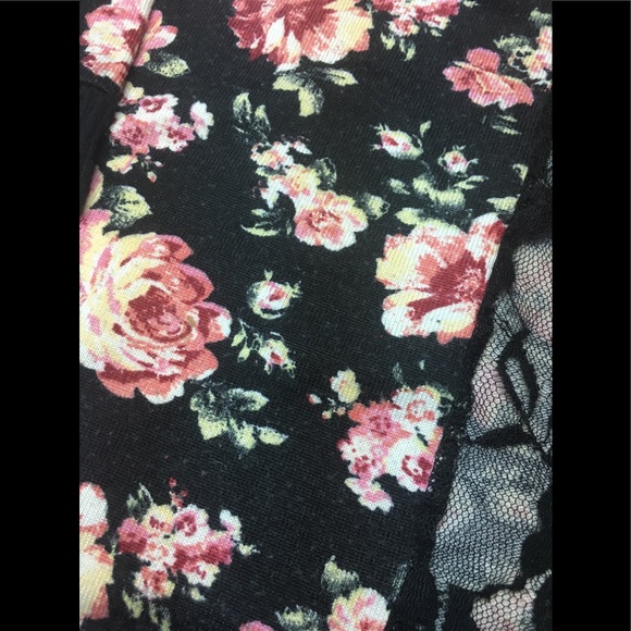 🔥FREE🔥No Boundaries sweater top with lace L - Picture 5 of 8